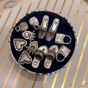 Brighton push pin set